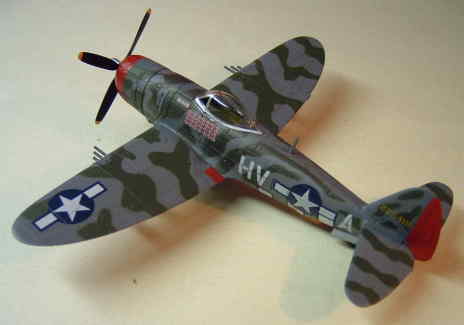 ���F�Ё@1/100�@P-47D�@�T���_�[�{���g
