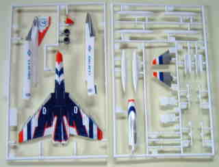 REVELL�@1/100�@F-4E�T���_�[�o�[�Y�̃L�b�g����-�