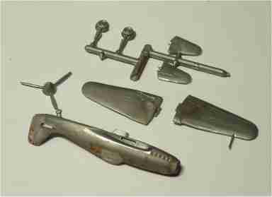 �T������1/100�X�P�[��He113�̃v���X�`�b�N���f��