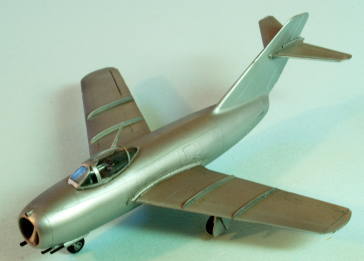 タミヤ 1/100 MiG-15 無塗装機