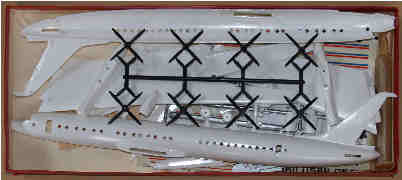 VEB Tu-114 �̃p�[�c