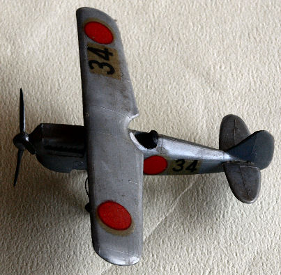 �x�l�b�@1/100�@95���퓬�@�̃v���X�`�b�N���f���L�b�g