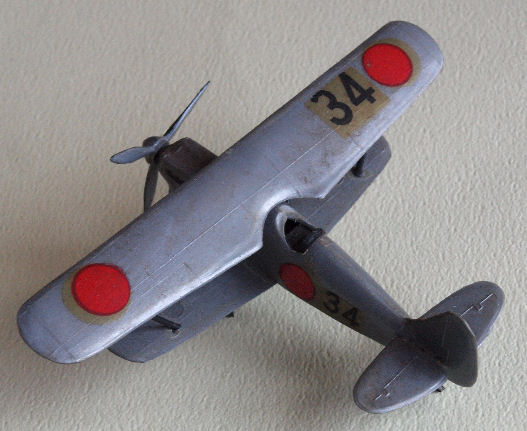 �x�l�b�@1/100�@95���퓬�@�̃v���X�`�b�N���f���L�b�g